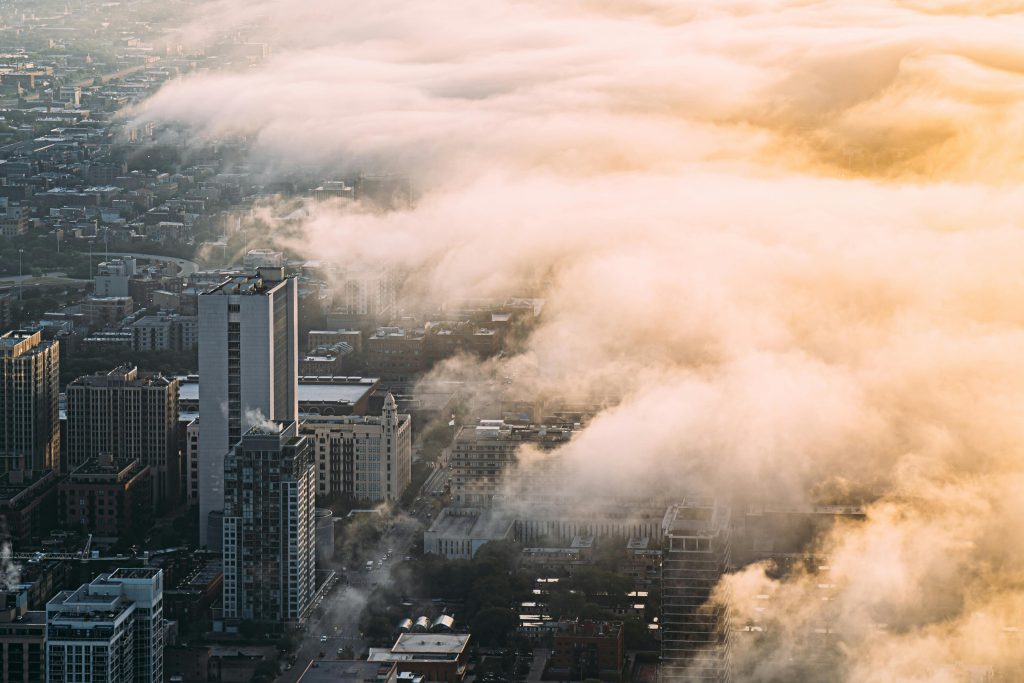 Smog w mieście przed którym można się uchronić decydując się na montaż wentylacji Kraków