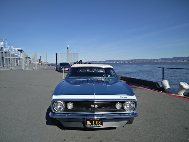 naprawa aut z usa - muscle car na plaży